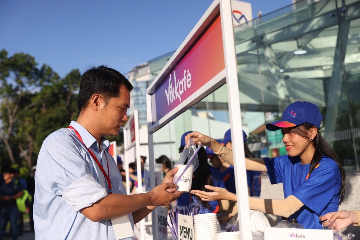 Metro số 1 và Vikki Bank: Nhịp sống mới rực rỡ của thành phố- Ảnh 15.