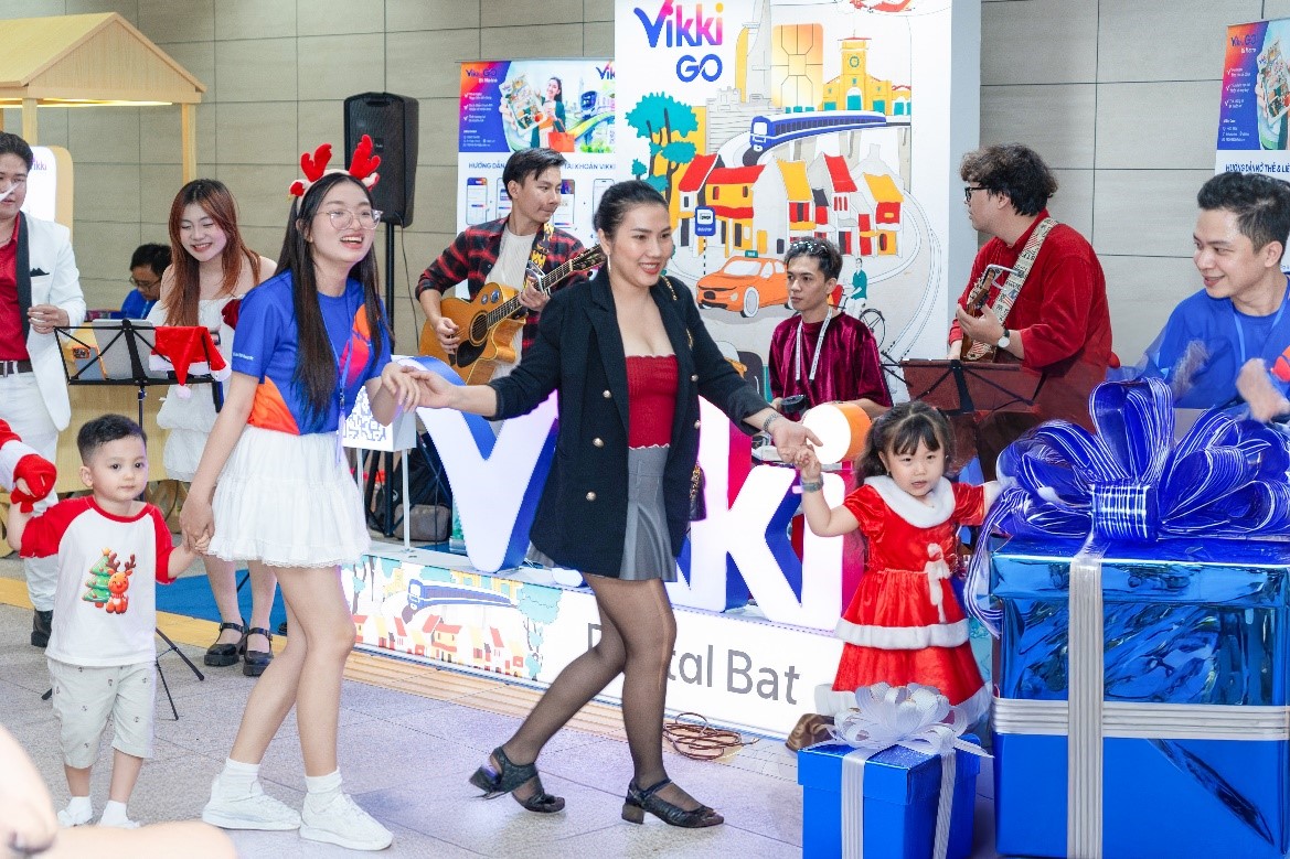 Metro số 1 và Vikki Bank: Nhịp sống mới rực rỡ của thành phố- Ảnh 16.