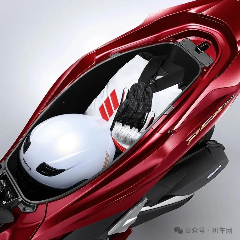 Xe ga trên hạng Air Blade của Honda về đại lý: 