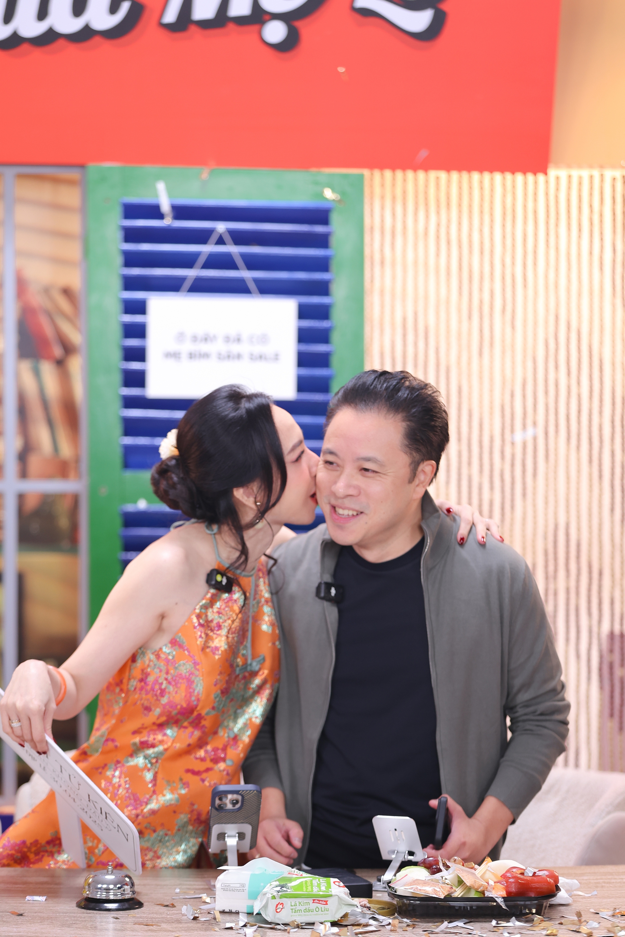 Cặp đôi đắt giá nhất nhì showbiz Việt: Vợ là mỹ nhân màn ảnh, chồng làm phim trăm tỷ- Ảnh 6. Cặp đôi đắt giá nhất nhì showbiz Việt: Vợ là mỹ nhân màn ảnh, chồng làm phim trăm tỷ- Ảnh 6.