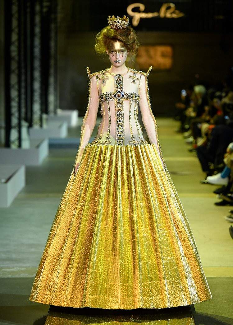 Haute Couture: Cảnh giới "cao cấp của cao cấp", chỉ 2000 người trên thế giới mới được chạm tới- Ảnh 2.