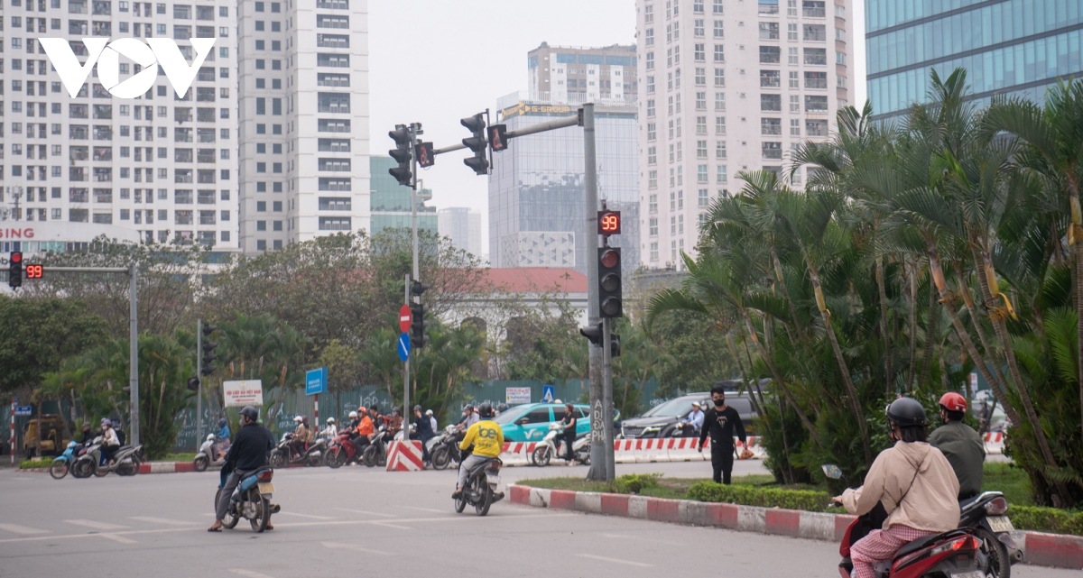 Hàng loạt nút giao ở Hà Nội đèn đỏ trên 100 giây và delay khiến người dân ngao ngán- Ảnh 6.