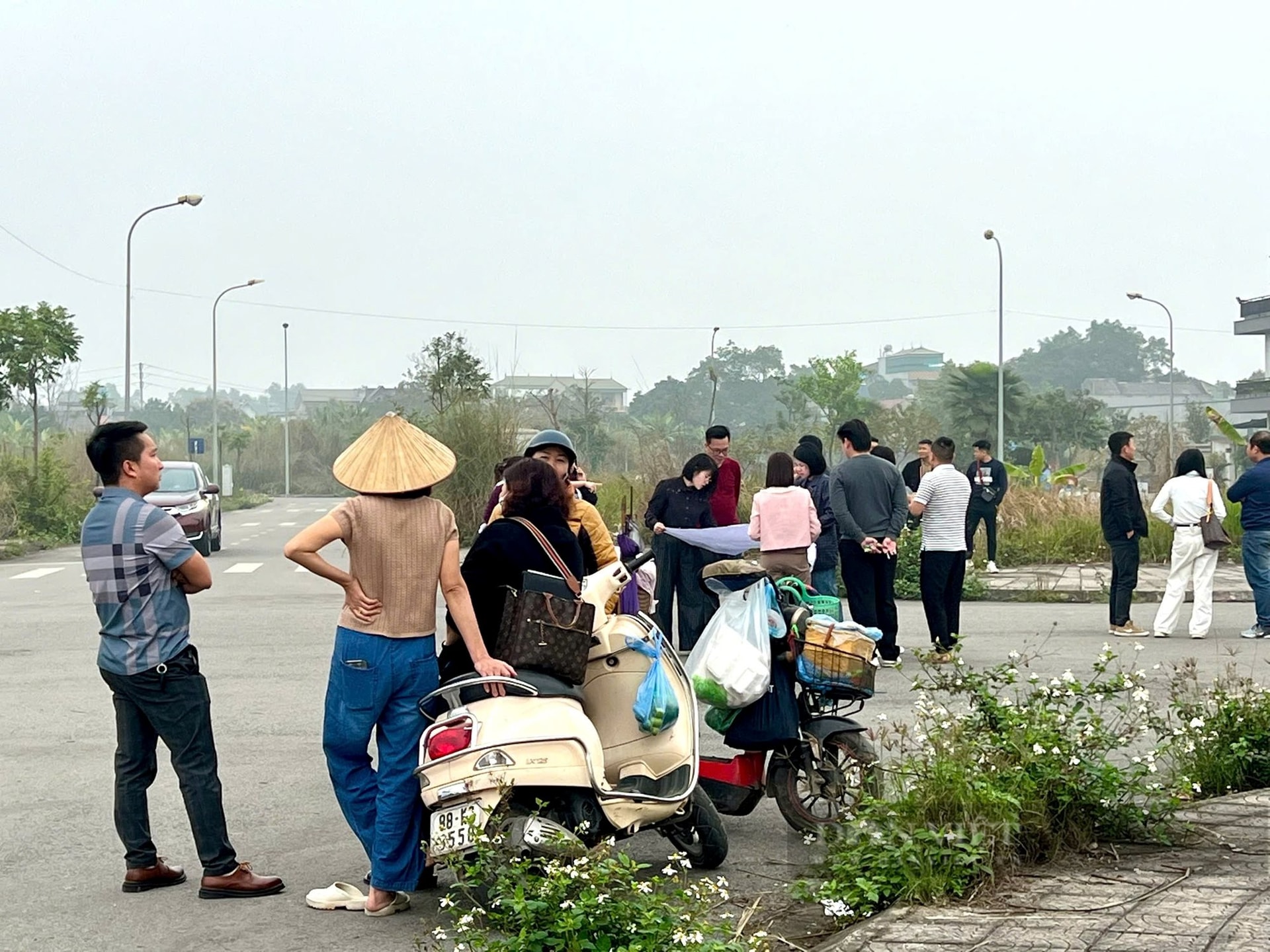 Nhiều nhà đầu tư đã đến xem, mua bán đất ở khu đô thị Bến Gót (Phú Thọ) những ngày gần đây. Ảnh: Hoan Nguyễn