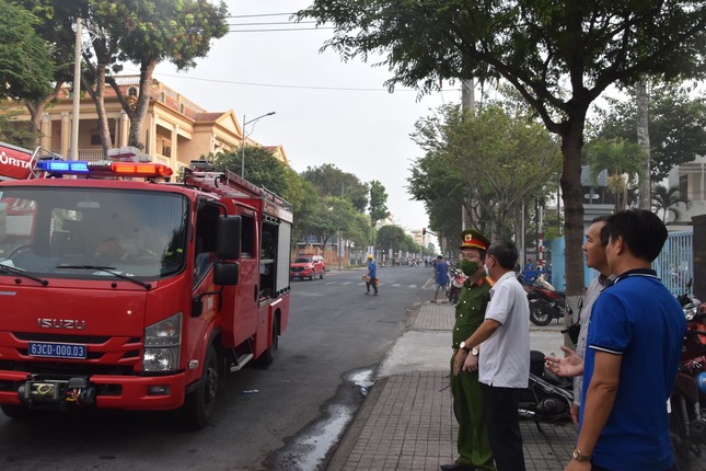 Cháy lớn tại trụ sở Viễn thông Tiền Giang- Ảnh 2.