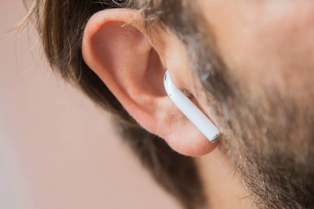 AirPods sắp có tính năng phiên dịch trực tiếp- Ảnh 1.