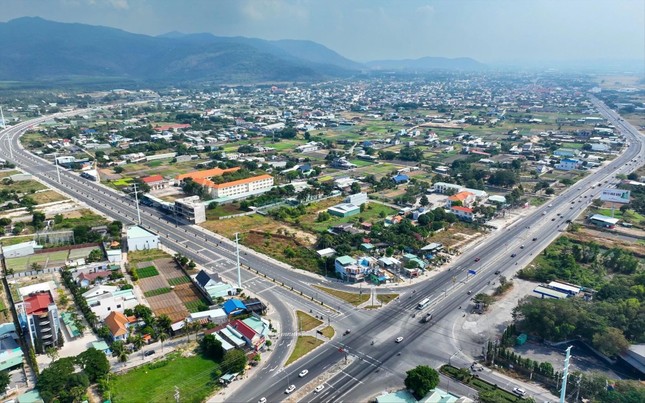 Nhiều tỉnh 'to', xã 'lớn' sau hợp nhất: Làm gì để hoạt động hiệu quả?- Ảnh 1.