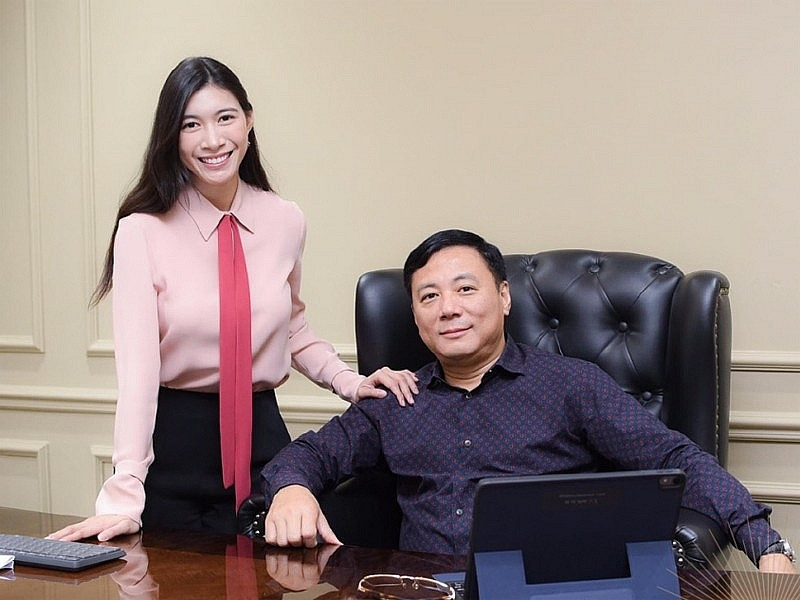 Thế hệ F2 của tập đoàn BĐS nghìn tỷ: Kế nghiệp từ năm 25 tuổi, tài sắc vẹn  toàn