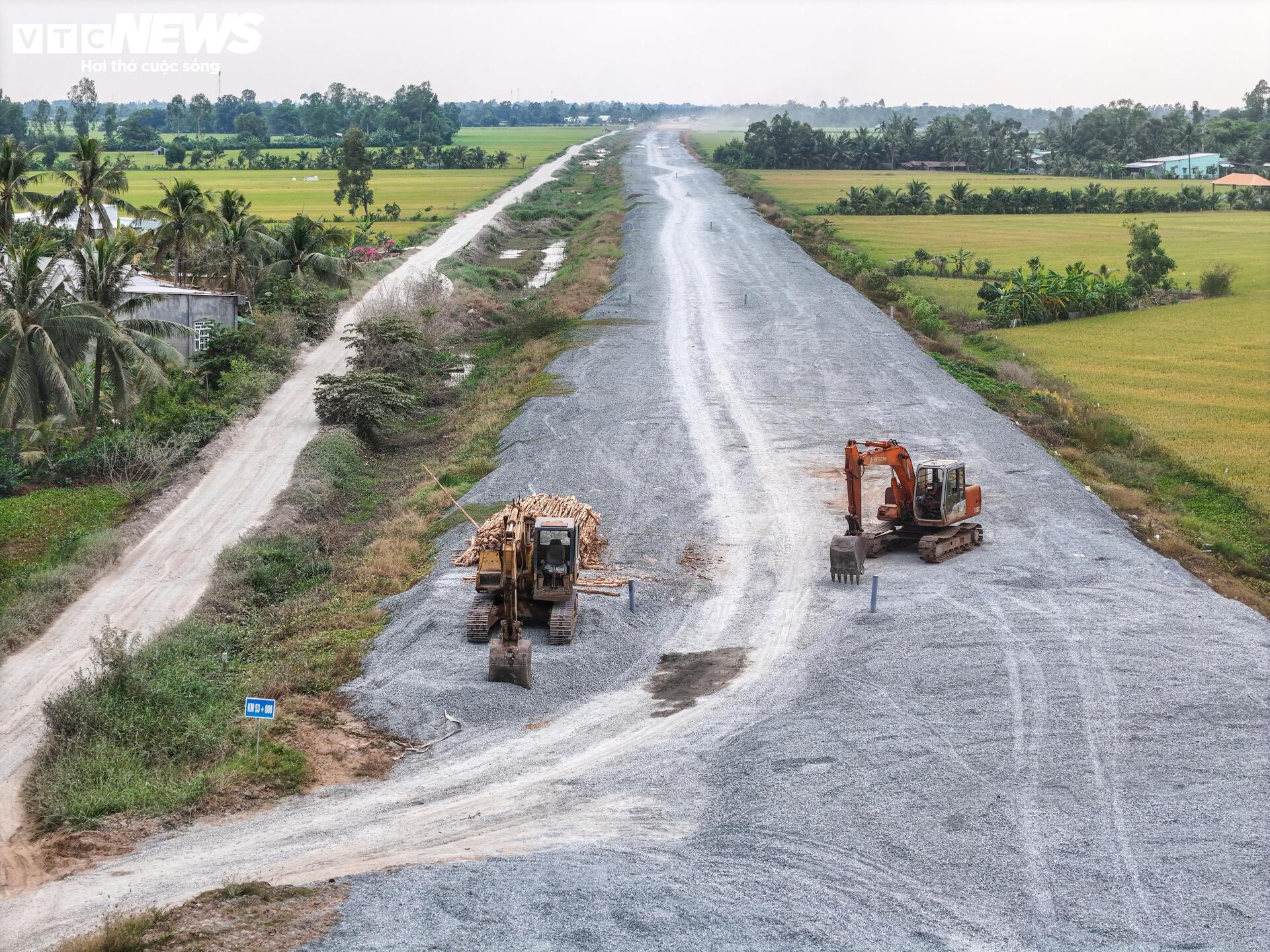 Toàn cảnh cao tốc Cần Thơ - Cà Mau sau hai năm thi công- Ảnh 9.