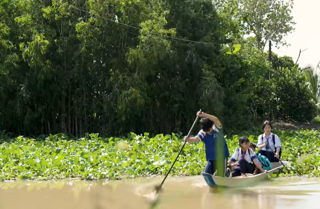 Cha mẹ bỏ đi tìm hạnh phúc riêng, 4 đứa trẻ bơ vơ tự chăm lấy nhau và câu hỏi đắng ngắt: "Tại sao cha mẹ chỉ biết đẻ mà không biết nuôi dạy tụi con?"- Ảnh 5.