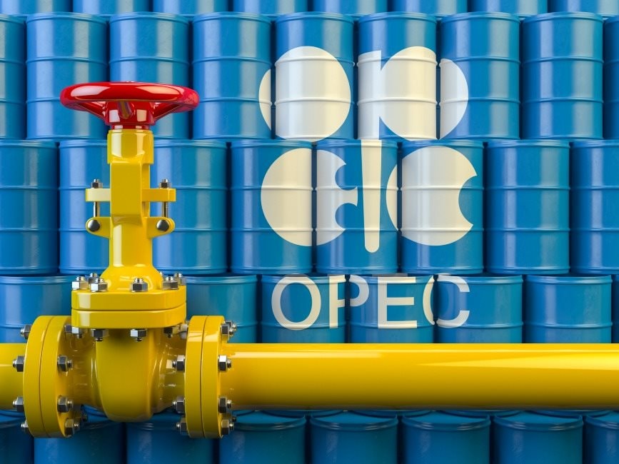 Nội bộ OPEC+ căng thẳng: Vài nước âm thầm sản xuất dầu vượt hạn ngạch, bộ trưởng năng lượng một quốc gia thành viên từ chức, khối rơi vào thế bất ổn- Ảnh 1.