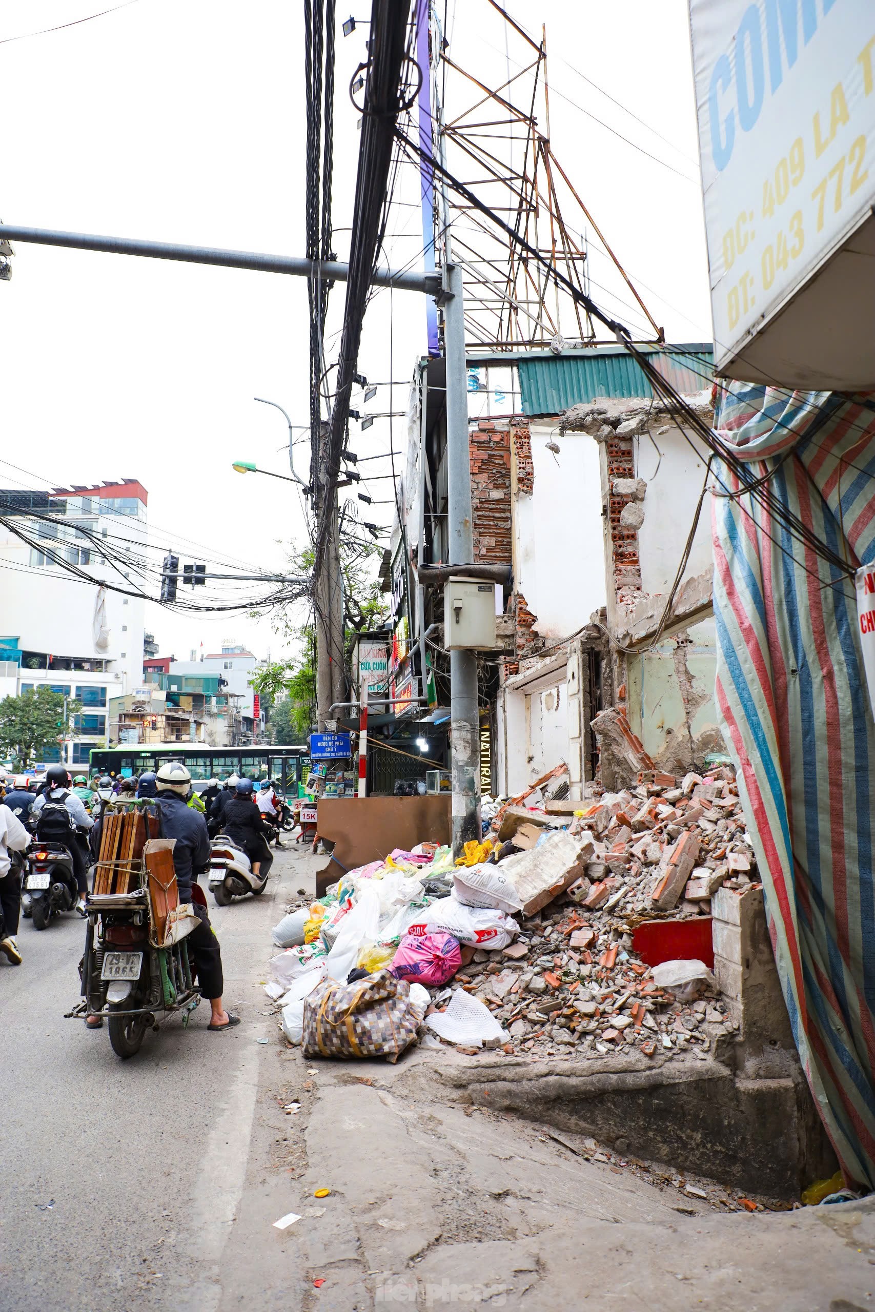 Cận cảnh tuyến đường 'đắt nhất hành tinh' rục rịch thi công sau nhiều năm trì trệ- Ảnh 8.