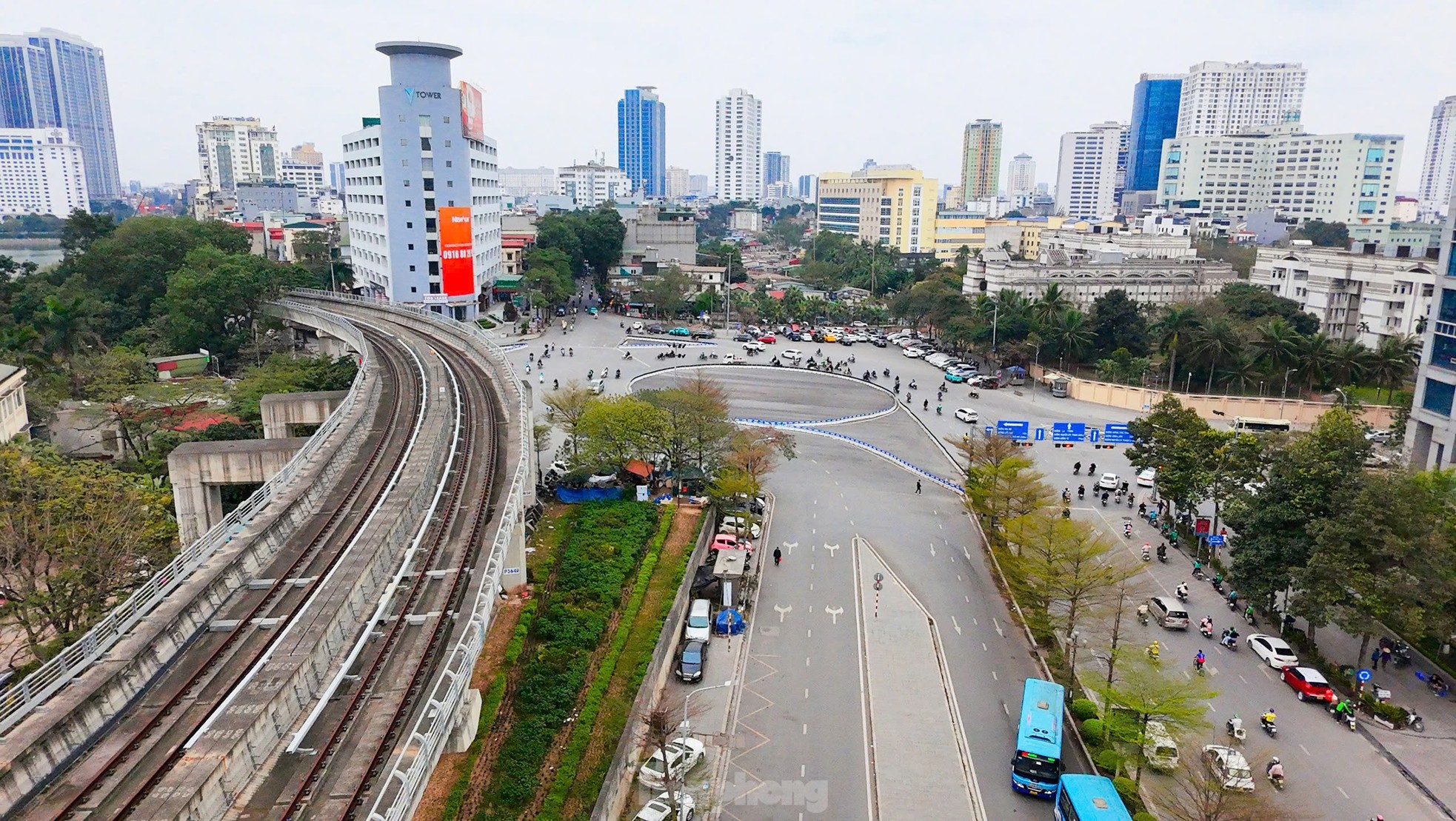 Cận cảnh tuyến đường 'đắt nhất hành tinh' rục rịch thi công sau nhiều năm trì trệ- Ảnh 2.