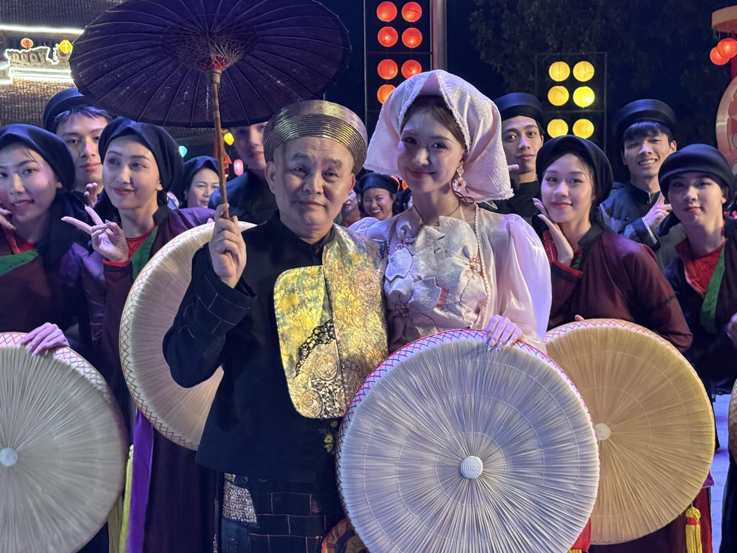 Sao Việt "huyền thoại" đóng MV của Hòa Minzy, cõi mạng dậy sóng vì các phân cảnh đắt giá từng chút một- Ảnh 3. Sao Việt "huyền thoại" đóng MV của Hòa Minzy, cõi mạng dậy sóng vì các phân cảnh đắt giá từng chút một- Ảnh 3.