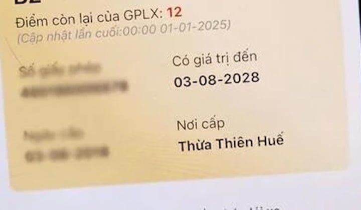 Sử dụng giấy phép lái xe máy bị trừ hết điểm, tài xế bị phạt bao nhiêu?- Ảnh 1. Sử dụng giấy phép lái xe máy bị trừ hết điểm, tài xế bị phạt bao nhiêu?- Ảnh 1.