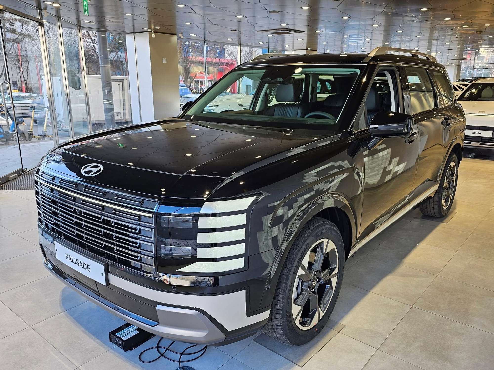 Có chi tiết gây tranh cãi, Hyundai Palisade 2025 vẫn 'cháy hàng', khách phải chờ hơn 1 năm mới được nhận xe- Ảnh 1. Có chi tiết gây tranh cãi, Hyundai Palisade 2025 vẫn 'cháy hàng', khách phải chờ hơn 1 năm mới được nhận xe- Ảnh 1.
