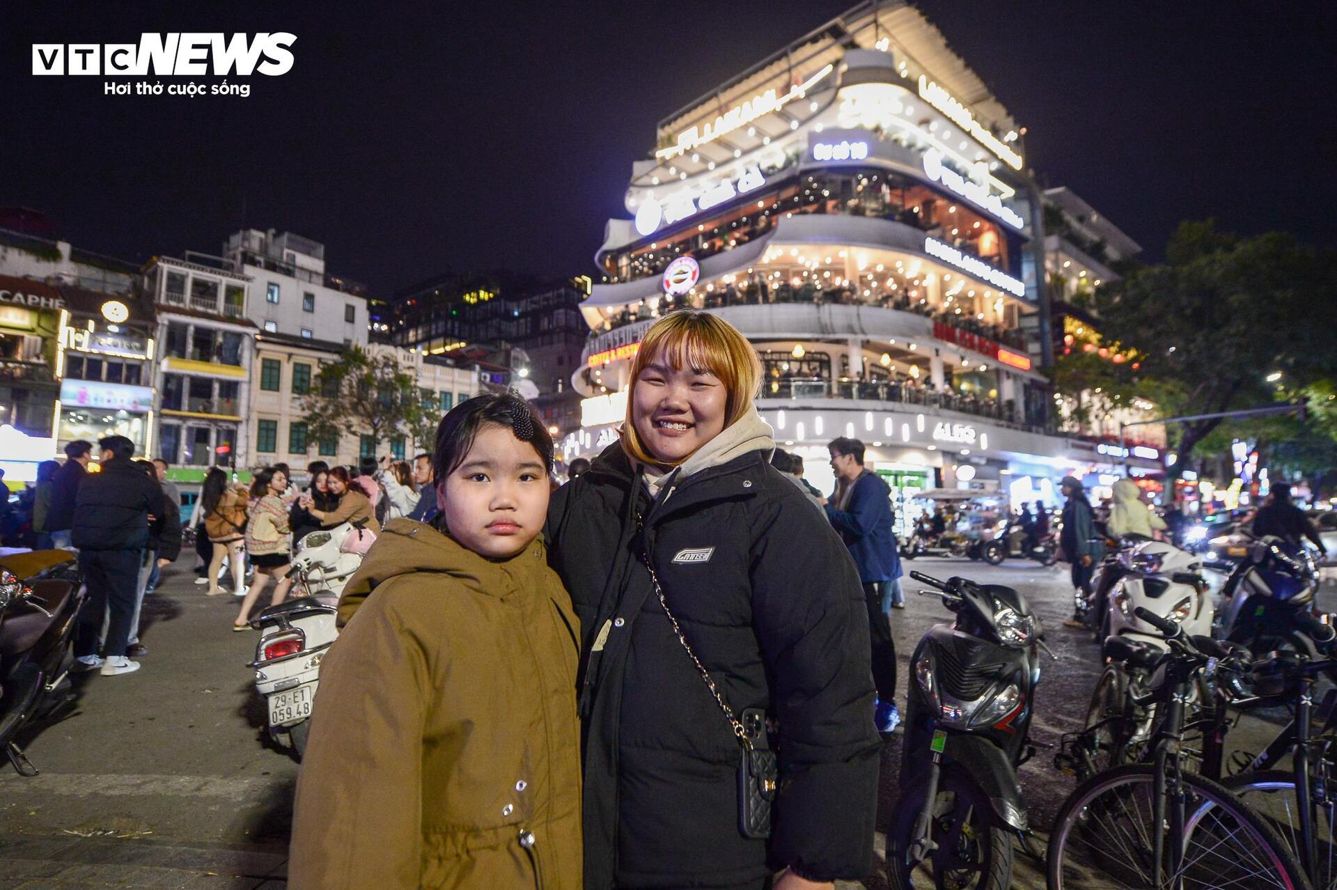 Check-in chia tay 'Hàm cá mập'- Ảnh 12.