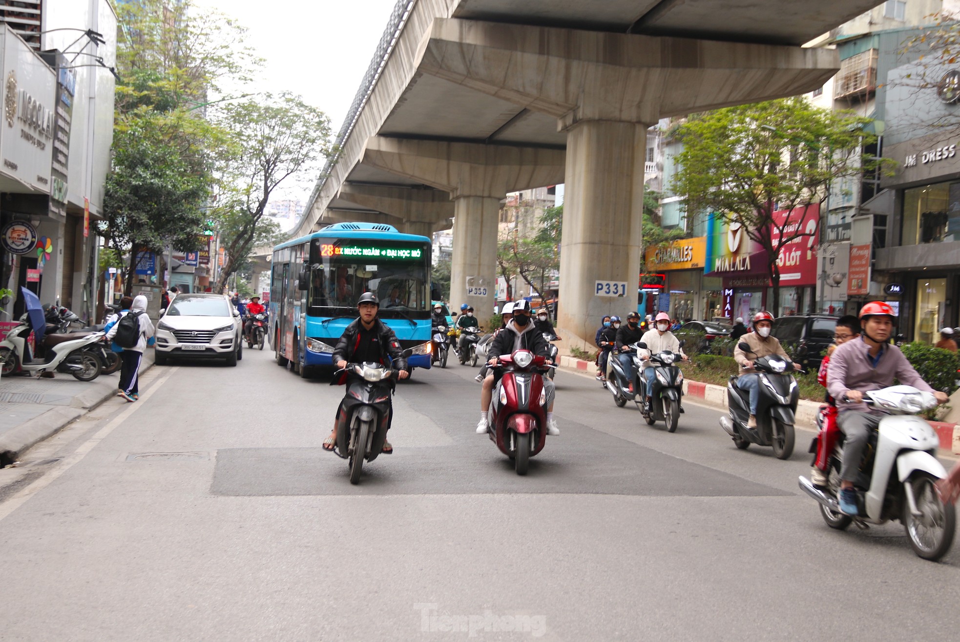 'Sống trâu’, ‘rãnh cào’ nham nhở trên nhiều tuyến phố Thủ đô sau sửa chữa- Ảnh 8.