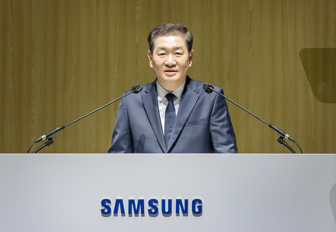 CEO Samsung thừa nhận tụt hậu AI- Ảnh 1.