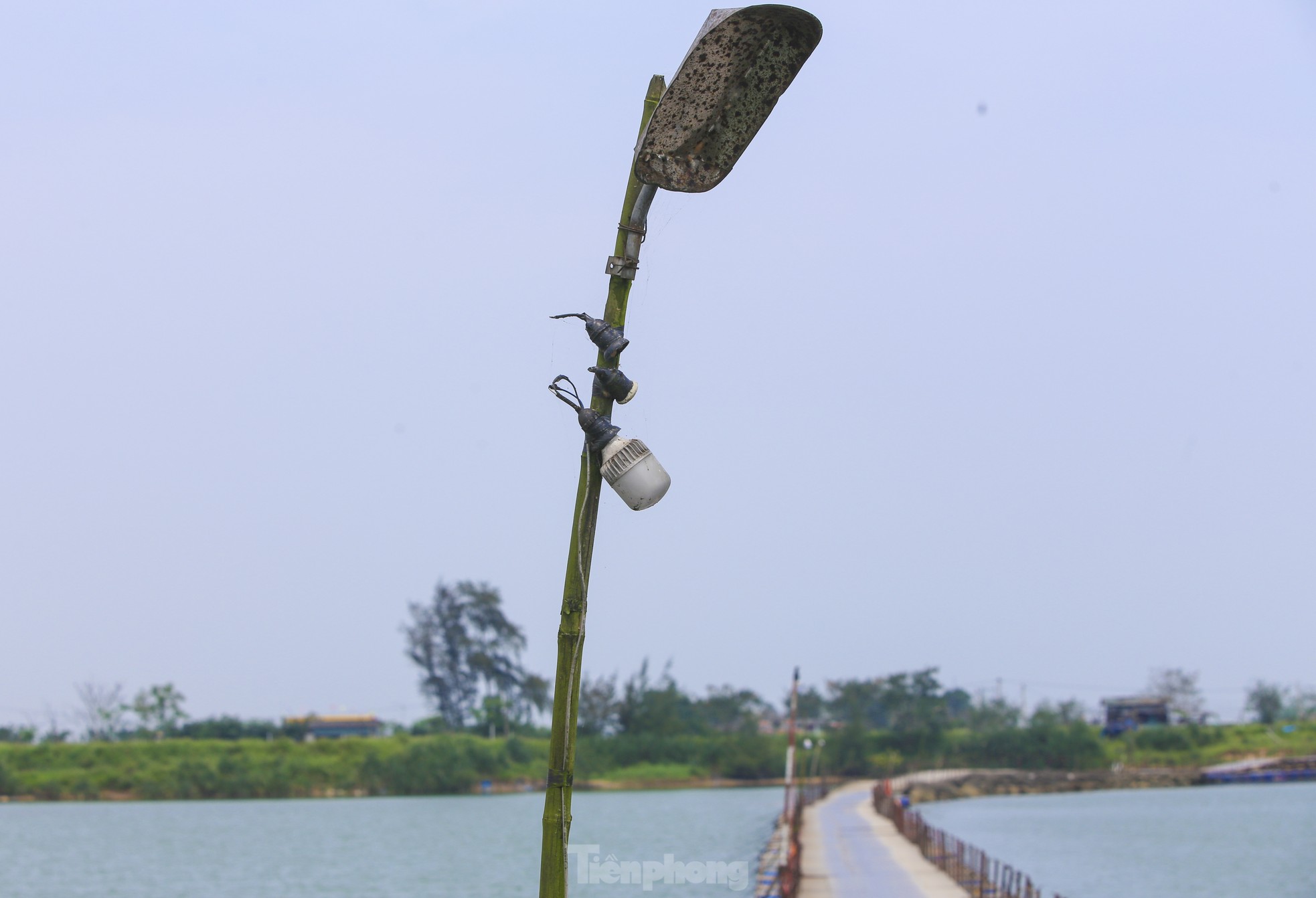 Cây cầu phao 'độc nhất vô nhị' nối đôi bờ Thạch Hãn- Ảnh 7.