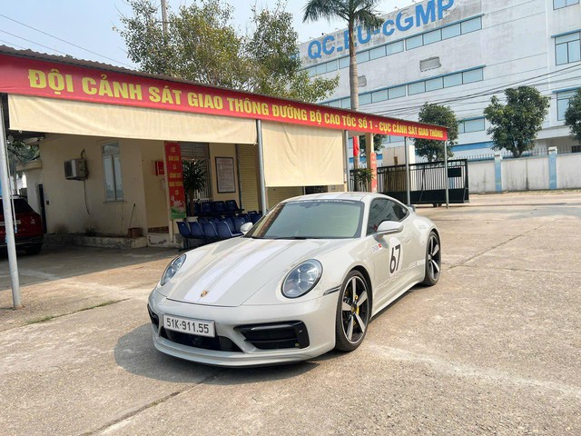 Danh tính 4 lái xe Porsche lấn làn, vượt ẩu trên cao tốc- Ảnh 2.