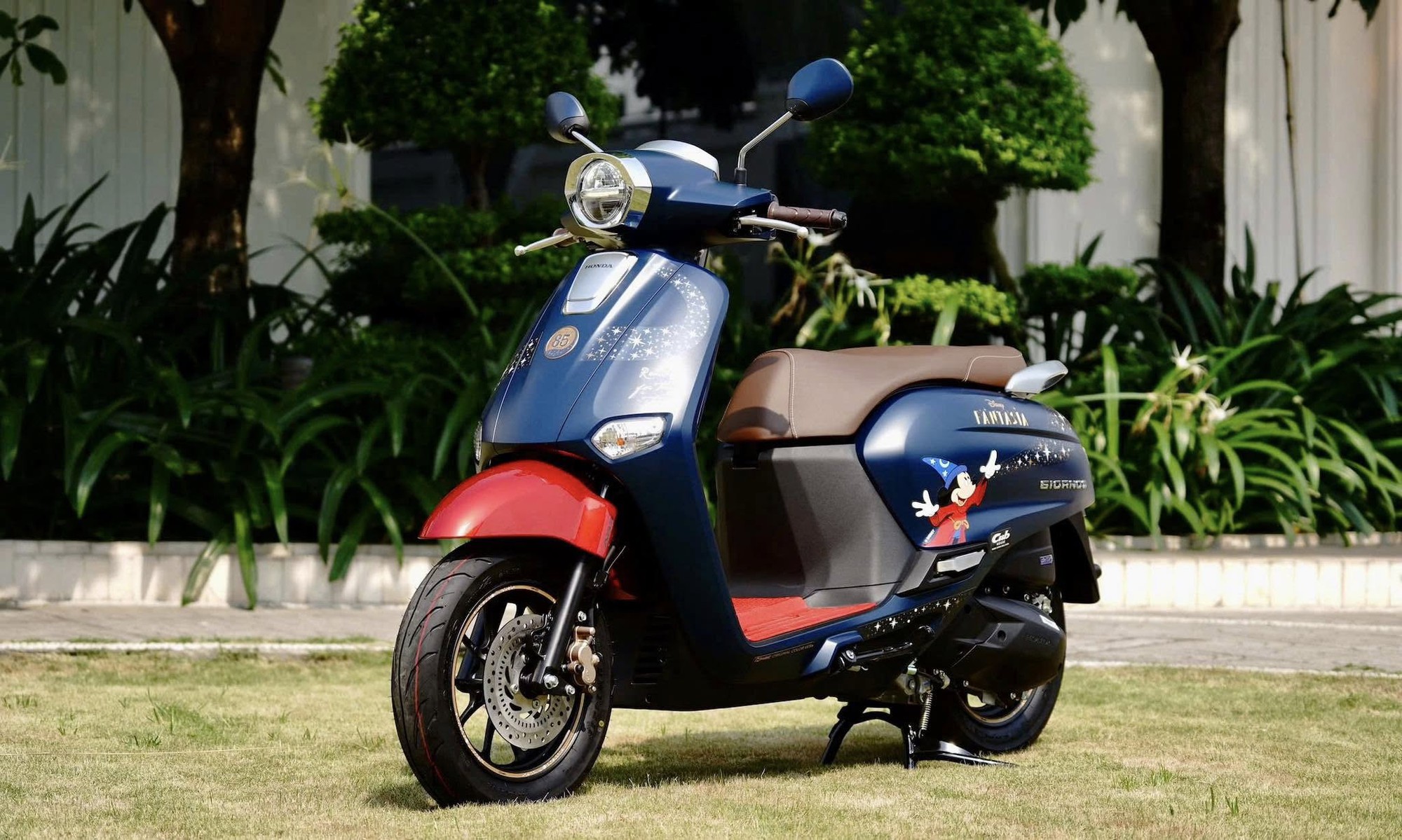 "Tân binh" xe ga 125cc của Honda về đại lý Việt: Thiết kế đẹp như Vespa, tiêu thụ chưa đến 2L/100 km xăng- Ảnh 1.