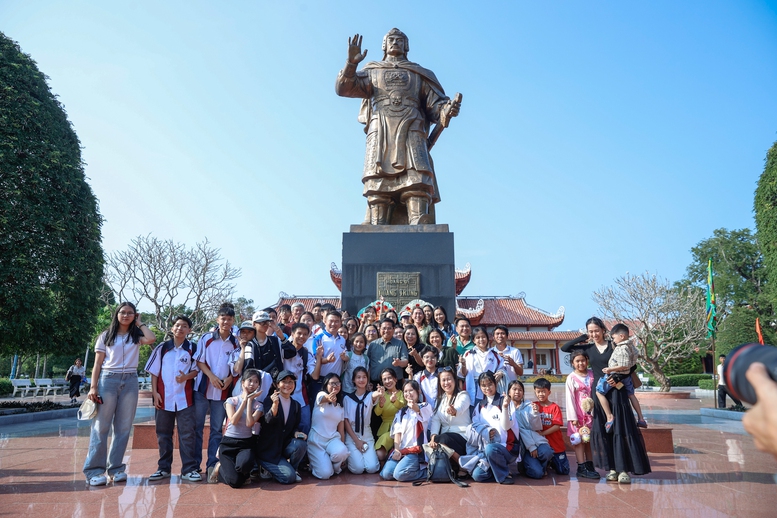 Thủ tướng thăm công trường, dự khánh thành một số công trình trọng điểm tại Bình Định- Ảnh 3.