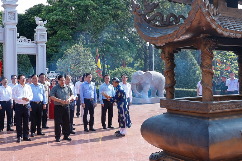 Thủ tướng thăm công trường, dự khánh thành một số công trình trọng điểm tại Bình Định- Ảnh 2.