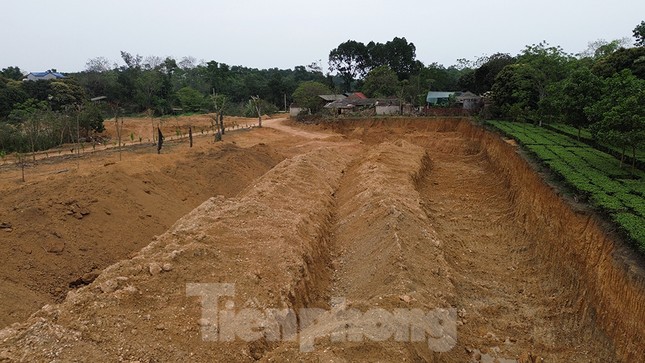 Hà Nội: Cận cảnh công trường khai thác đất trái phép của đối tượng dọa 'xử' người nhà cán bộ- Ảnh 5.