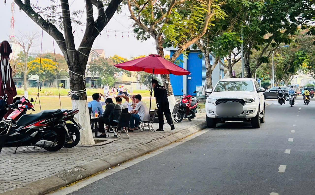 Sau 3 năm rao bán không ai mua, đến nay lô đất tăng giá lên 200 triệu đồng, sáng rao chiều có người vào cọc- Ảnh 1.