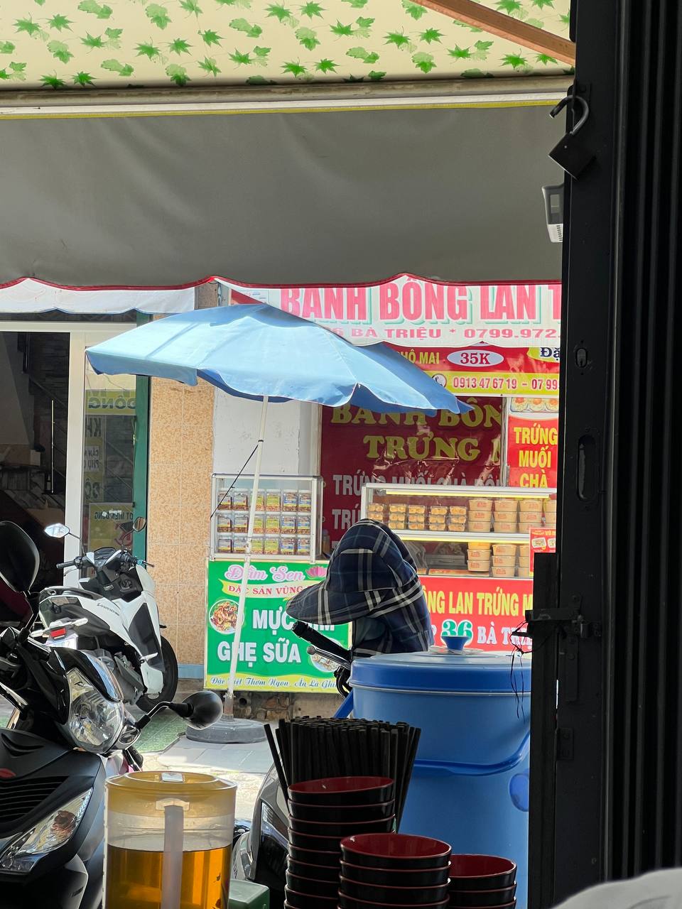 Drama 2 tiệm bánh hot ở Vũng Tàu: Treo biển cấm cực gắt, khách không muốn bị vạ lây chớ nên làm điều này- Ảnh 2. Drama 2 tiệm bánh hot ở Vũng Tàu: Treo biển cấm cực gắt, khách không muốn bị vạ lây chớ nên làm điều này- Ảnh 2.