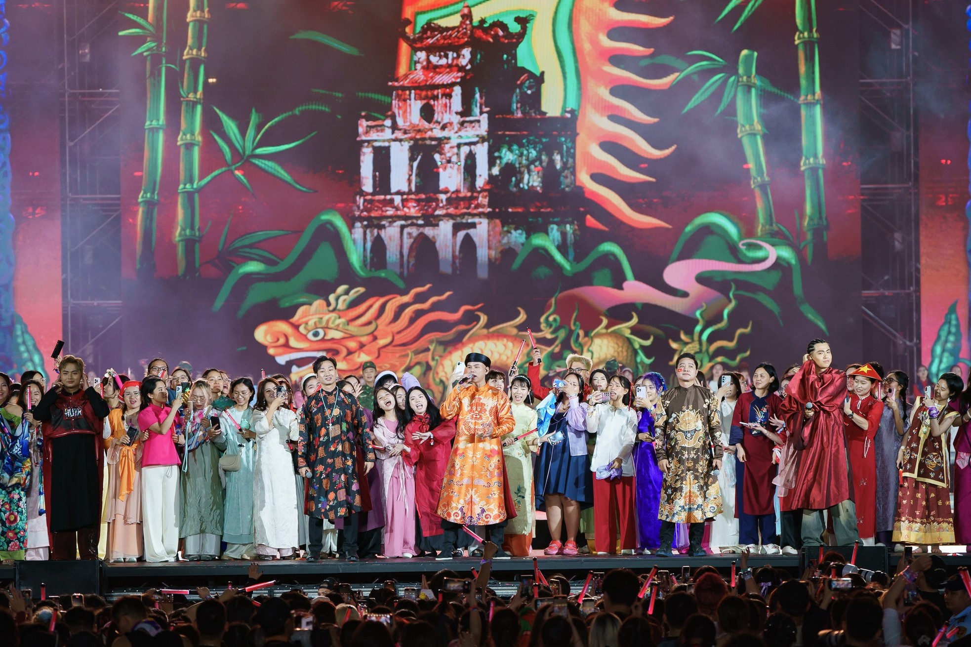 Cuộc chiến truyền thông ở showbiz Việt- Ảnh 4. Cuộc chiến truyền thông ở showbiz Việt- Ảnh 4.