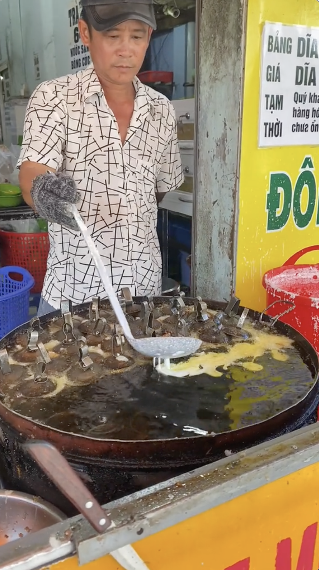 Drama 2 tiệm bánh hot ở Vũng Tàu: Treo biển cấm cực gắt, khách không muốn bị vạ lây chớ nên làm điều này- Ảnh 3. Drama 2 tiệm bánh hot ở Vũng Tàu: Treo biển cấm cực gắt, khách không muốn bị vạ lây chớ nên làm điều này- Ảnh 3.