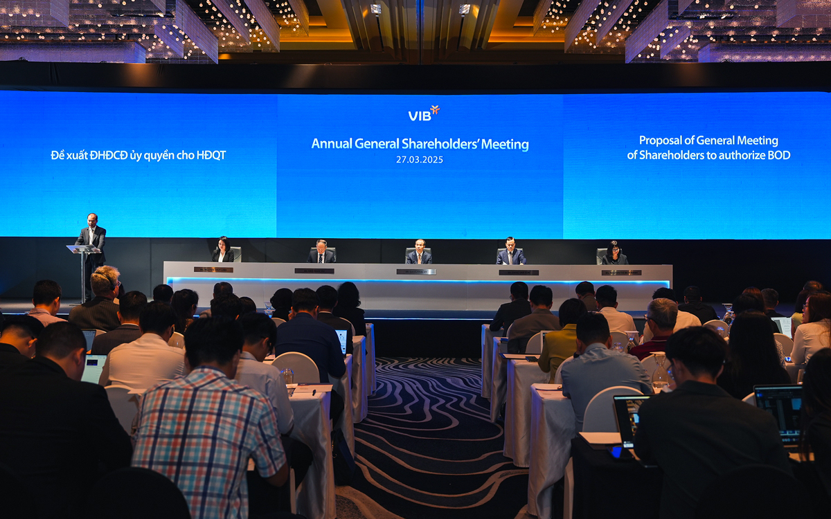 ĐHCĐ VIB 2025: Kế hoạch lợi nhuận trên 11 ngàn tỷ đồng, trả cổ tức bằng tiền mặt và cổ phiếu, tìm kiếm đối tác chiến lược mới- Ảnh 1. ĐHCĐ VIB 2025: Kế hoạch lợi nhuận trên 11 ngàn tỷ đồng, trả cổ tức bằng tiền mặt và cổ phiếu, tìm kiếm đối tác chiến lược mới- Ảnh 1.