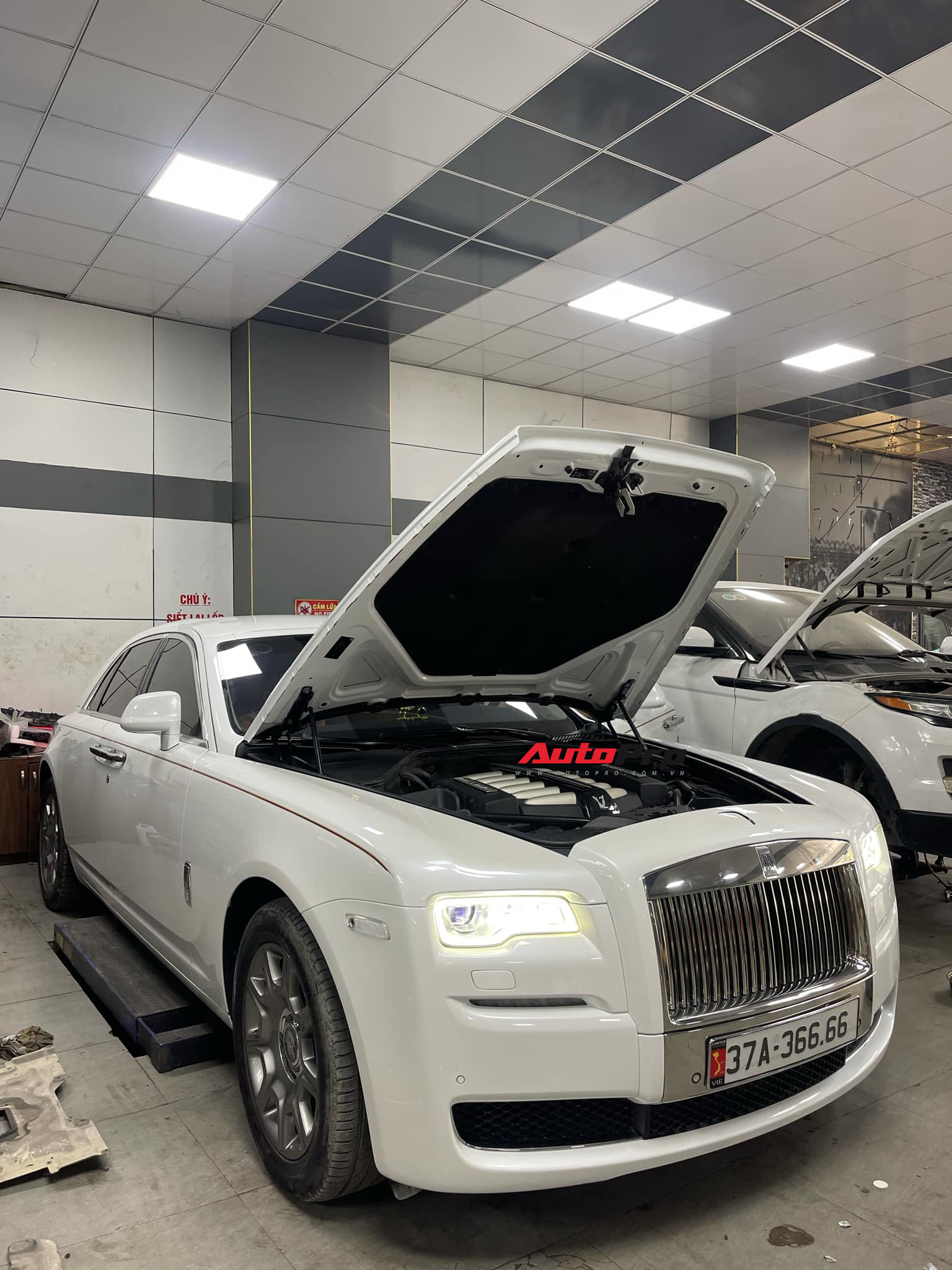 Đại gia Nghệ An tậu Rolls-Royce Ghost hậu chia tay Lamborghini Huracan: Chạy siêu xe đường dài bị mệt nên đổi sang xe siêu sang, mua gần 15 tỷ đồng, có thể đổi trong tương lai- Ảnh 2.