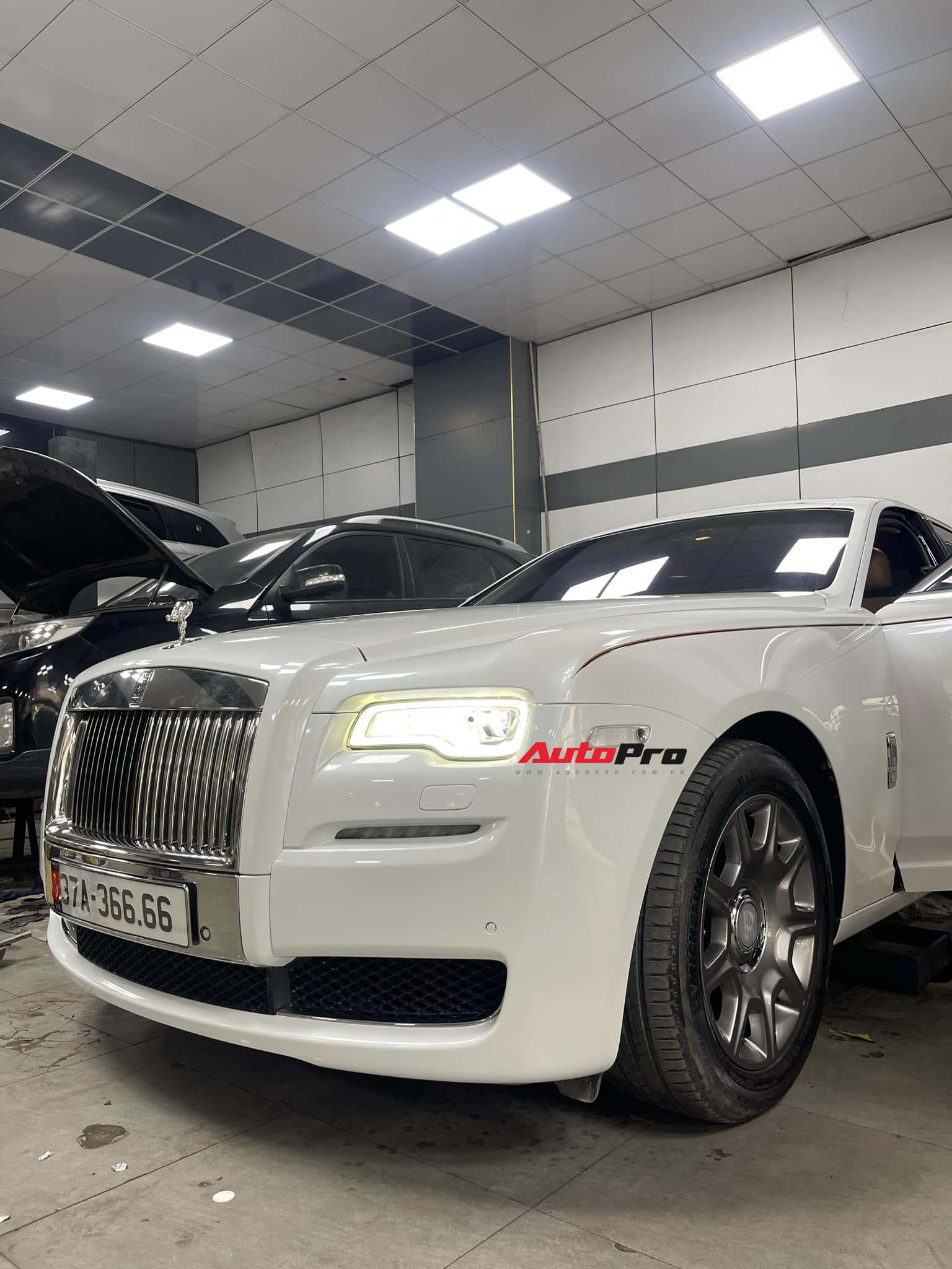 Đại gia Nghệ An tậu Rolls-Royce Ghost hậu chia tay Lamborghini Huracan: Chạy siêu xe đường dài bị mệt nên đổi sang xe siêu sang, mua gần 15 tỷ đồng, có thể đổi trong tương lai- Ảnh 3.