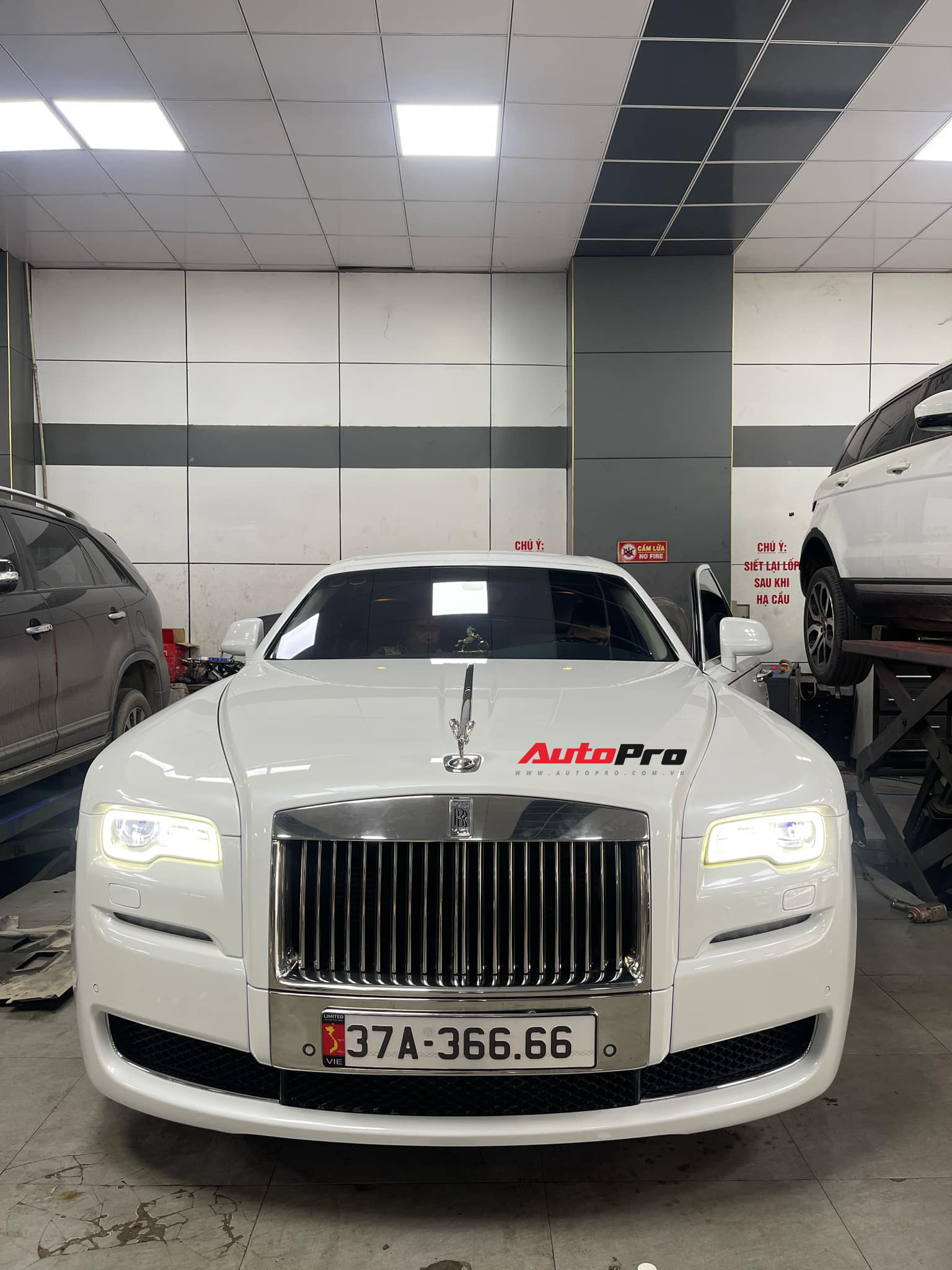 Đại gia Nghệ An tậu Rolls-Royce Ghost hậu chia tay Lamborghini Huracan: Chạy siêu xe đường dài bị mệt nên đổi sang xe siêu sang, mua gần 15 tỷ đồng, có thể đổi trong tương lai- Ảnh 6.