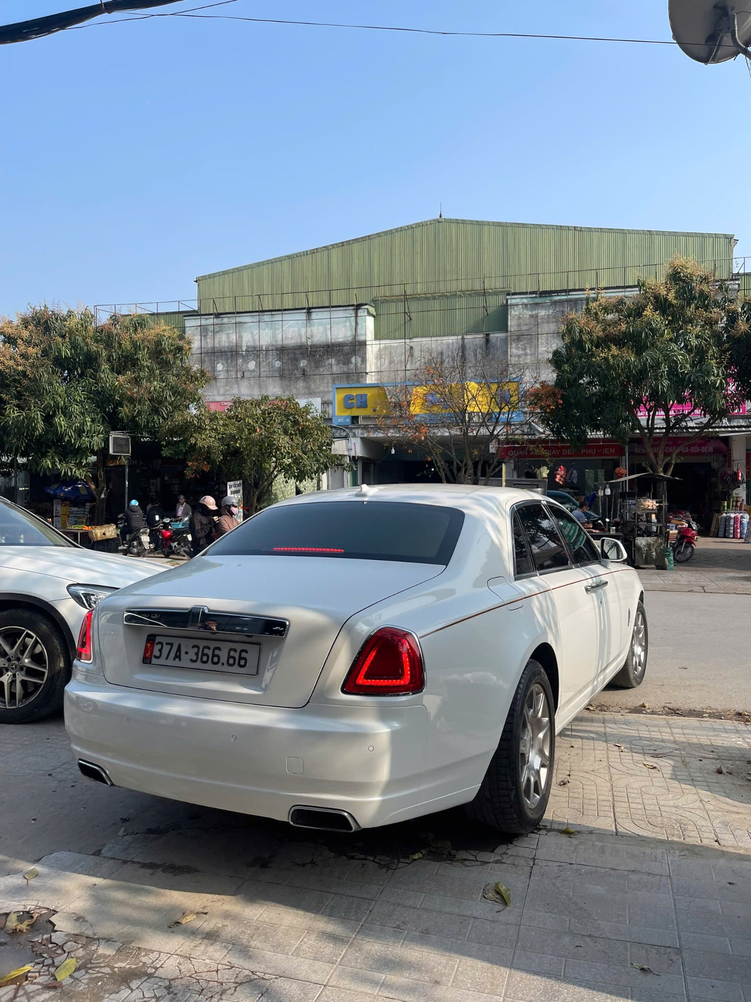 Đại gia Nghệ An tậu Rolls-Royce Ghost hậu chia tay Lamborghini Huracan: Chạy siêu xe đường dài bị mệt nên đổi sang xe siêu sang, mua gần 15 tỷ đồng, có thể đổi trong tương lai- Ảnh 8.