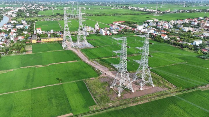 Đường dây 500 kV mạch kép Lào Cai - Vĩnh Yên dự kiến hoàn thành trước 2/9- Ảnh 1.