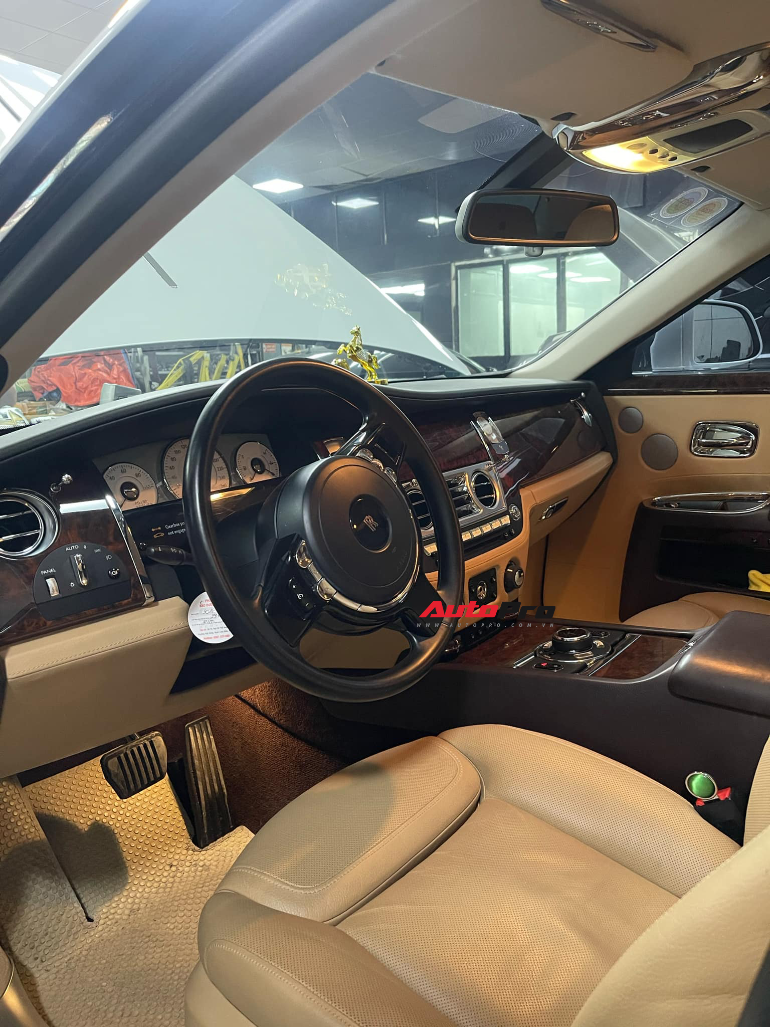 Đại gia Nghệ An tậu Rolls-Royce Ghost hậu chia tay Lamborghini Huracan: Chạy siêu xe đường dài bị mệt nên đổi sang xe siêu sang, mua gần 15 tỷ đồng, có thể đổi trong tương lai- Ảnh 10.