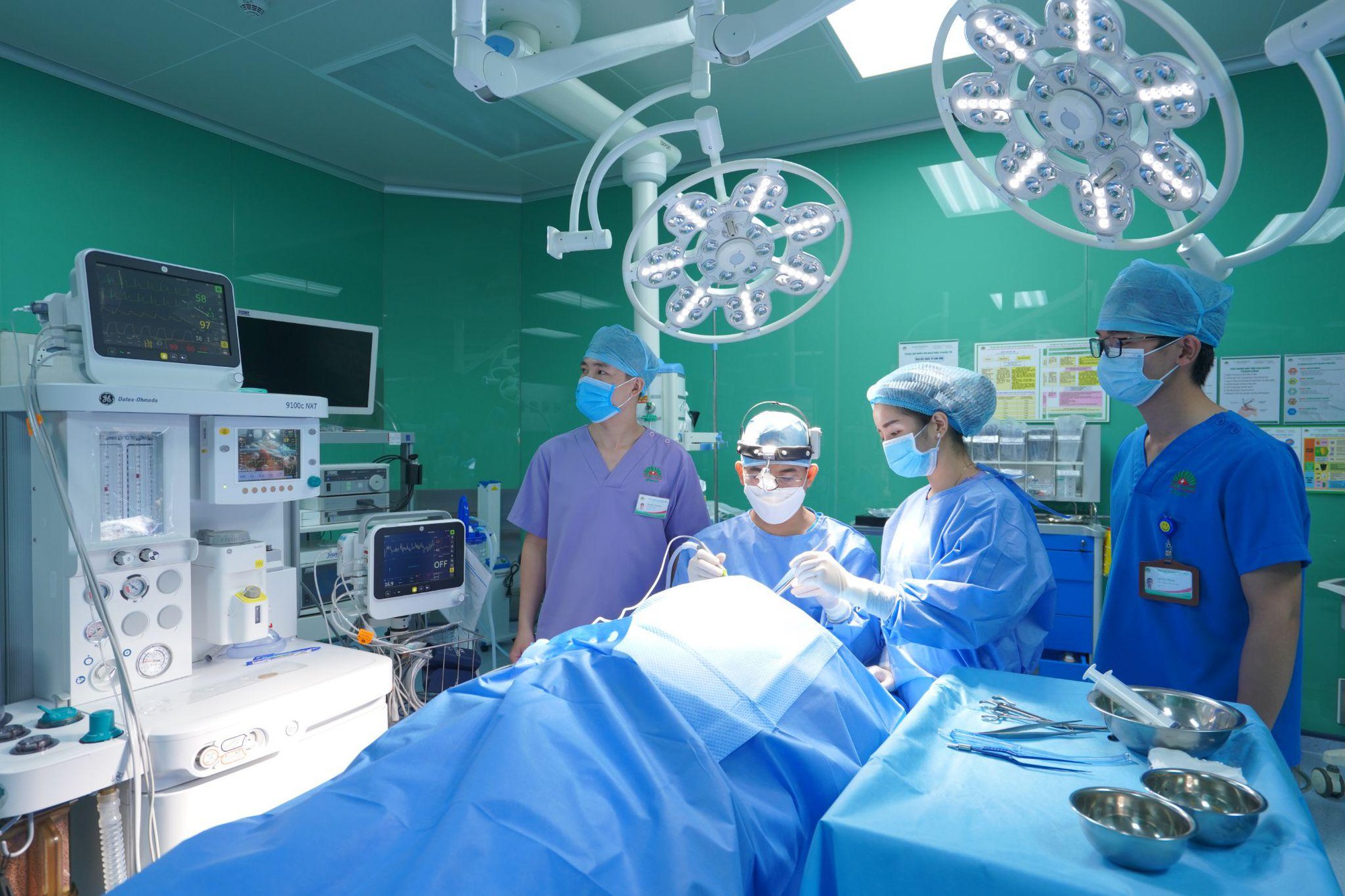 Mục sở thị phòng mổ Việt Nam đạt đến hai chứng chỉ chất lượng quốc tế- Ảnh 1. Mục sở thị phòng mổ Việt Nam đạt đến hai chứng chỉ chất lượng quốc tế- Ảnh 1.