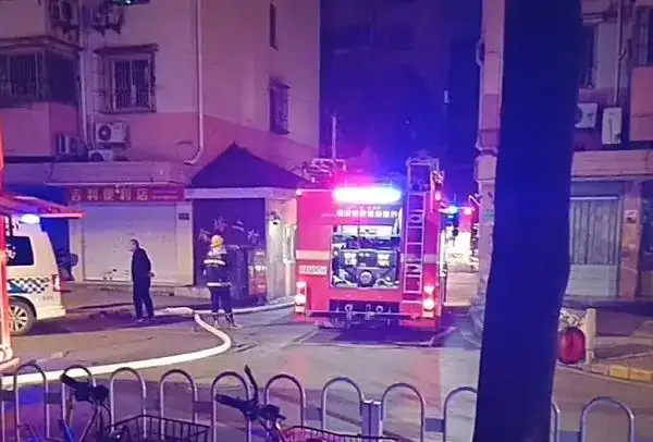 Xách pin xe điện vào nhà sạc, người đàn ông bị phạt tiền, tạm giam 15 ngày: Điện nhà tôi sao không được dùng?- Ảnh 1.