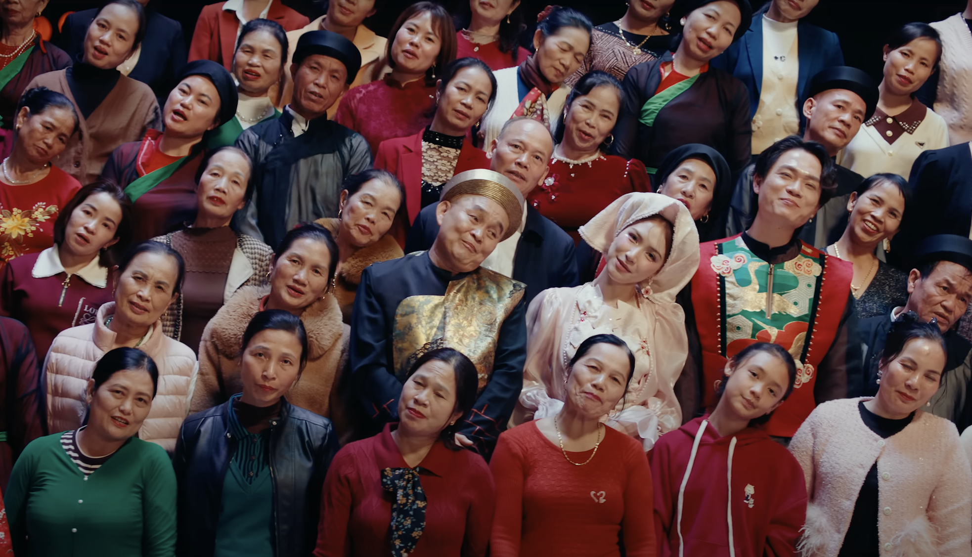 Xuân Hinh 'lắm chiêu'- Ảnh 4. Xuân Hinh 'lắm chiêu'- Ảnh 4.