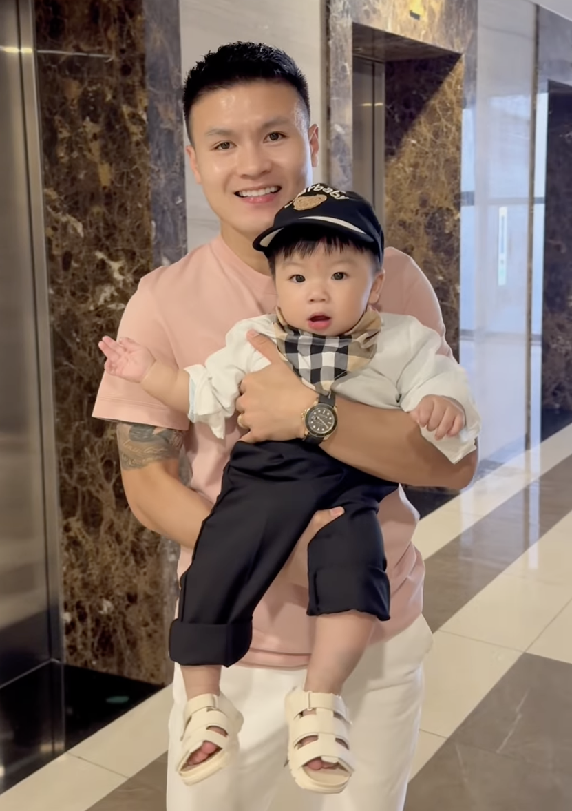 Quang Hải ngày độc thân không thiếu mọi cuộc chơi, hiện tại chỉ một chi tiết đủ biết yêu thương Chu Thanh Huyền cỡ nào- Ảnh 1.