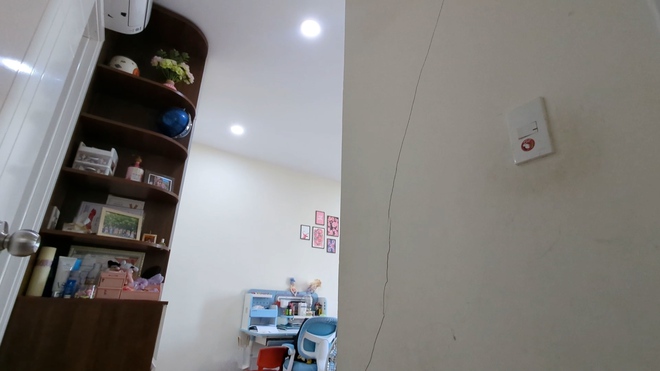Cận cảnh toà chung cư Quận 8 với hơn 300 hộ nứt tường, bong gạch sau rung chấn từ Myanmar, người dân vẫn chưa "hoàn hồn"- Ảnh 8. Cận cảnh toà chung cư Quận 8 với hơn 300 hộ nứt tường, bong gạch sau rung chấn từ Myanmar, người dân vẫn chưa "hoàn hồn"- Ảnh 8.