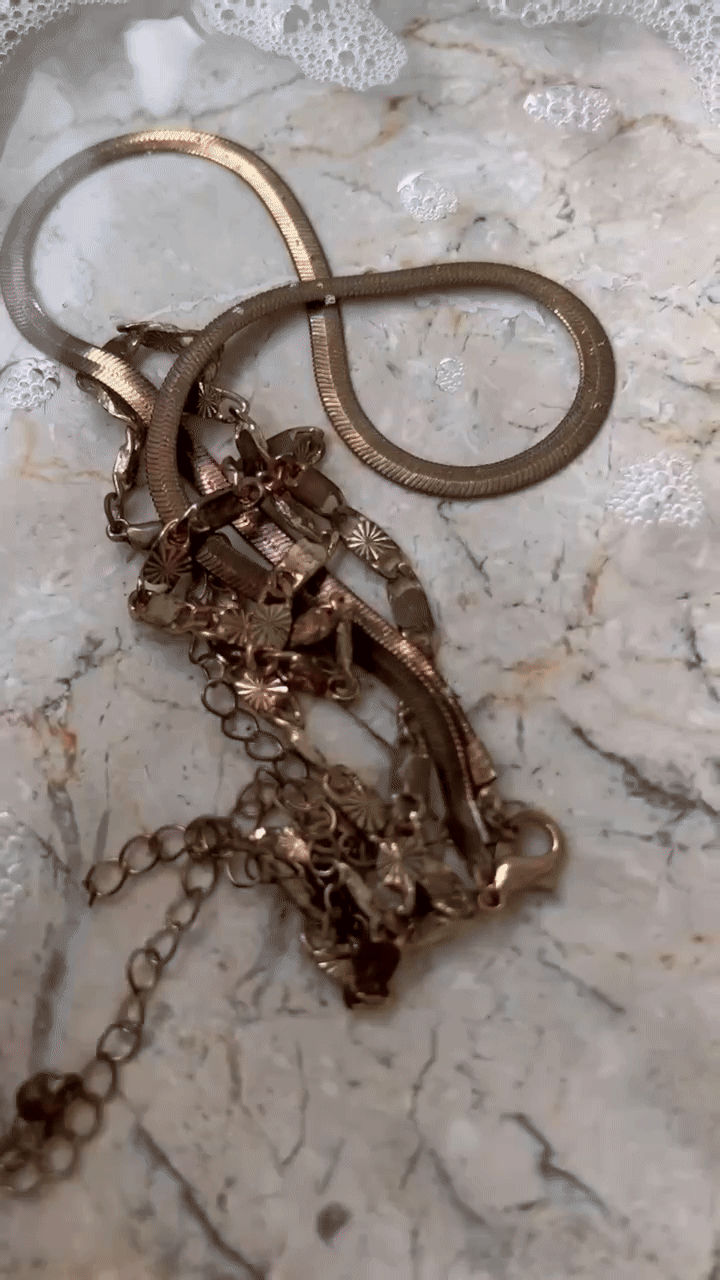 5 cách làm sáng vàng 18K tại nhà không cần mang ra tiệm khi trang sức có dấu hiệu “rỉ sét”- Ảnh 4.