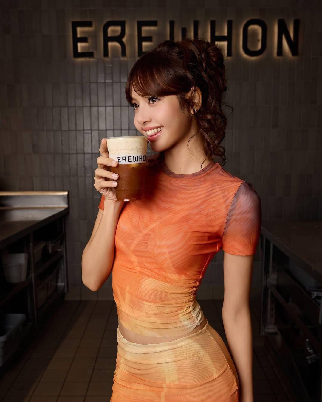 Kín đáo nhưng cực sexy cuốn hút tại Oscar 2025, Lisa tiết lộ có eo con kiến nhờ các bữa luôn ăn nhiều 1 món- Ảnh 5. Kín đáo nhưng cực sexy cuốn hút tại Oscar 2025, Lisa tiết lộ có eo con kiến nhờ các bữa luôn ăn nhiều 1 món- Ảnh 5.