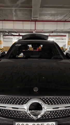 Chiếc Mercedes nhà Quang Hải gặp sự cố hy hữu, Chiếc Mercedes nhà Quang Hải gặp sự cố hy hữu,