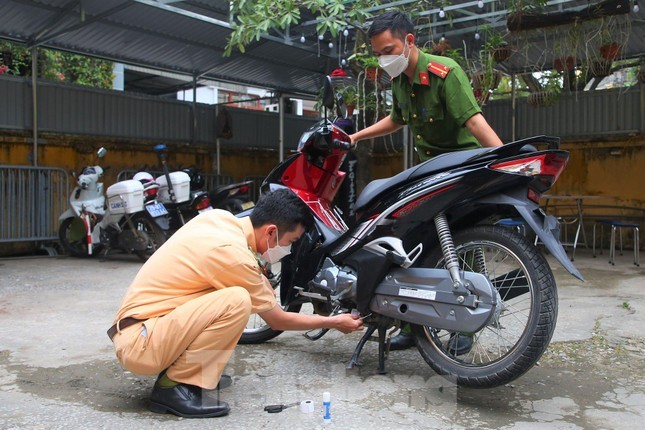 Hà Nội: Người dân có thể đăng ký xe ô tô ở Công an xã thuộc 18 huyện, thị xã- Ảnh 1.