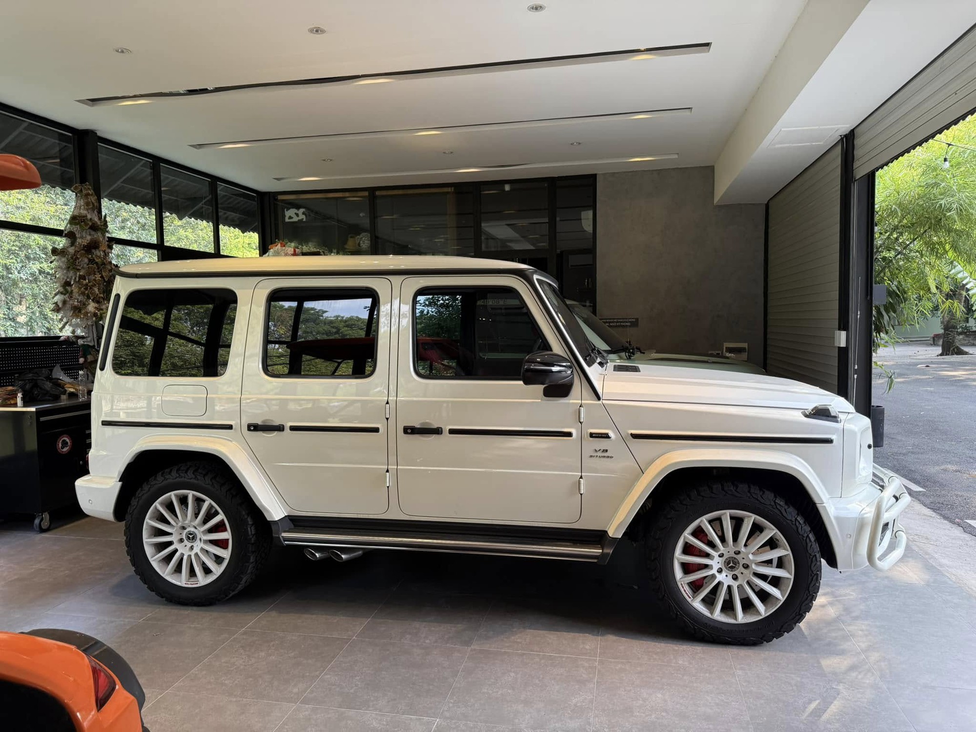 Dân chơi 9x chuyên lái xe xuyên lục địa rao bán Mercedes-AMG G 63: Có 'option' duy nhất tại Việt Nam, muốn mua phải có chứng chỉ- Ảnh 4. Dân chơi 9x chuyên lái xe xuyên lục địa rao bán Mercedes-AMG G 63: Có 'option' duy nhất tại Việt Nam, muốn mua phải có chứng chỉ- Ảnh 4.