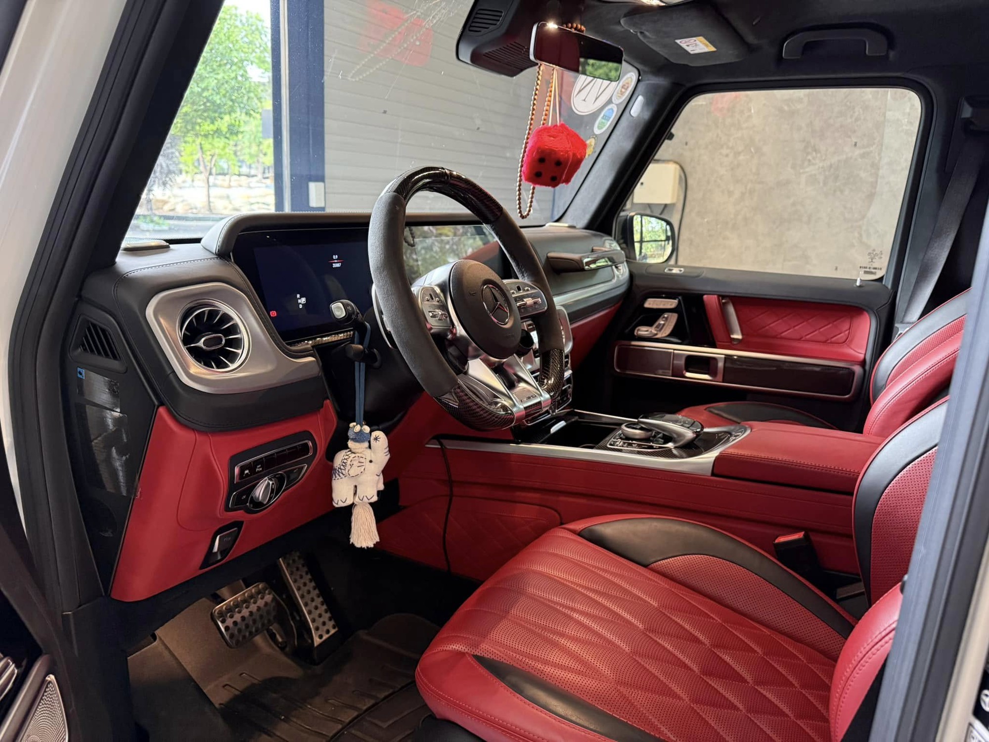 Dân chơi 9x chuyên lái xe xuyên lục địa rao bán Mercedes-AMG G 63: Có 'option' duy nhất tại Việt Nam, muốn mua phải có chứng chỉ- Ảnh 7. Dân chơi 9x chuyên lái xe xuyên lục địa rao bán Mercedes-AMG G 63: Có 'option' duy nhất tại Việt Nam, muốn mua phải có chứng chỉ- Ảnh 7.